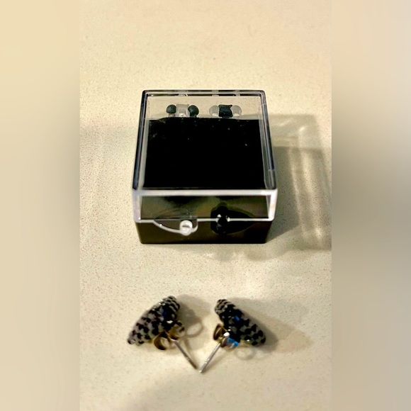 Handmade Earrings_with box - Picture 3 of 9